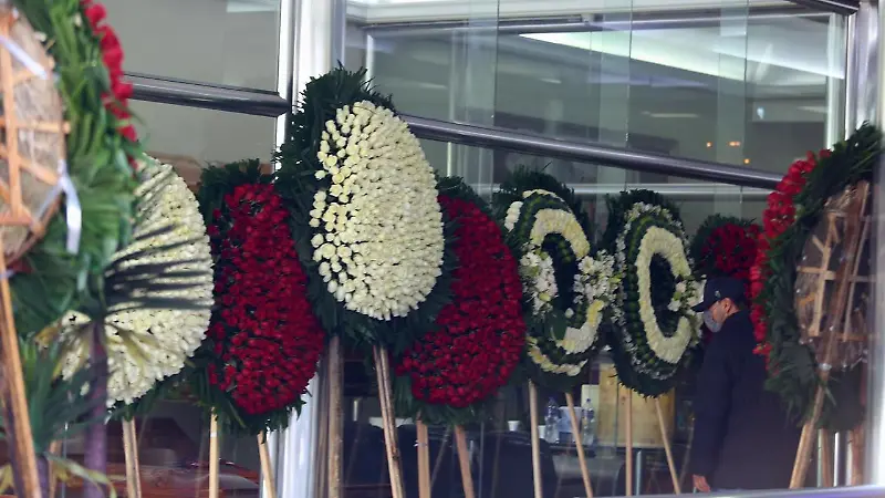 Arreglos florales velorio El Mencho 5